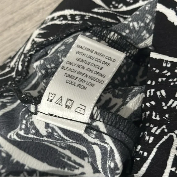 Women’s Tropical Wide Leg Palazzo Pant Size Medium Black White Leaf NWT - Picture 10 of 11